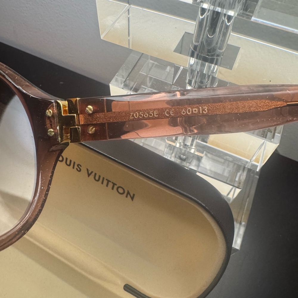 Louis Vuitton Elegant Brown Sunglasses - Picture 7 of 12